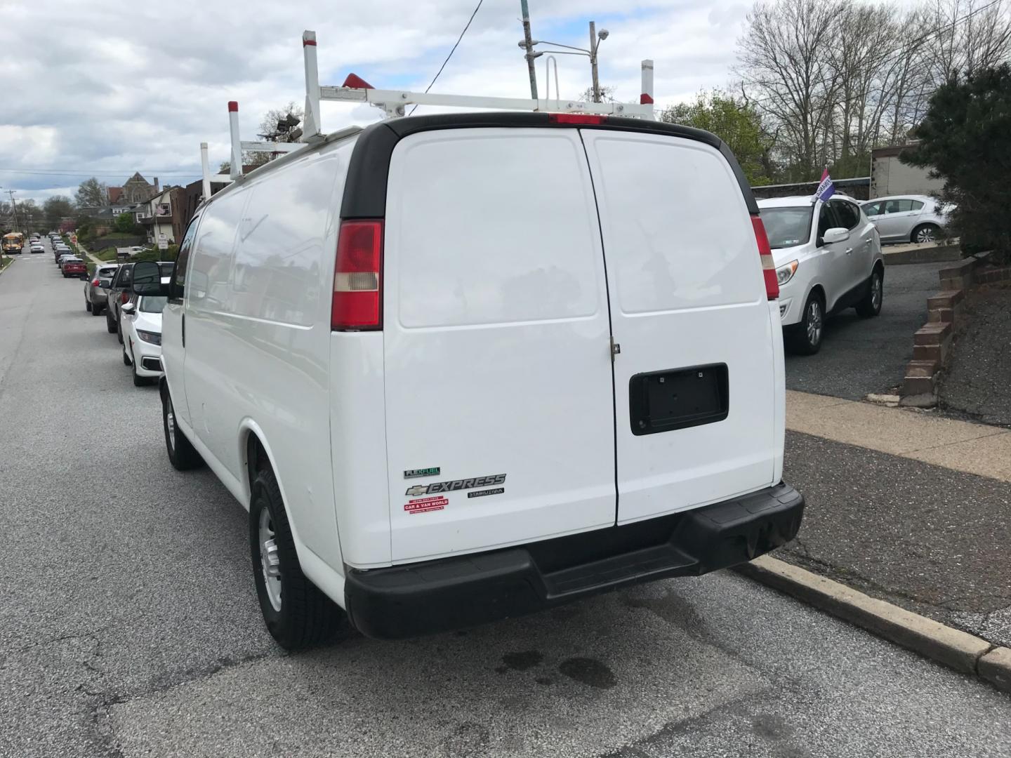 2012 White /Gray Chevrolet Express 2500 (1GCWGFCA8C1) with an 4.8 V8 engine, Automatic transmission, located at 577 Chester Pike, Prospect Park, PA, 19076, (610) 237-1015, 39.886154, -75.302338 - Photo#5